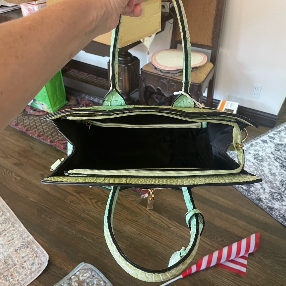 Stunning faux Alligator Non Designer Bag NWT - Picture 3 of 9